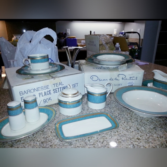 Oscar De La Renta Baronesse China Set